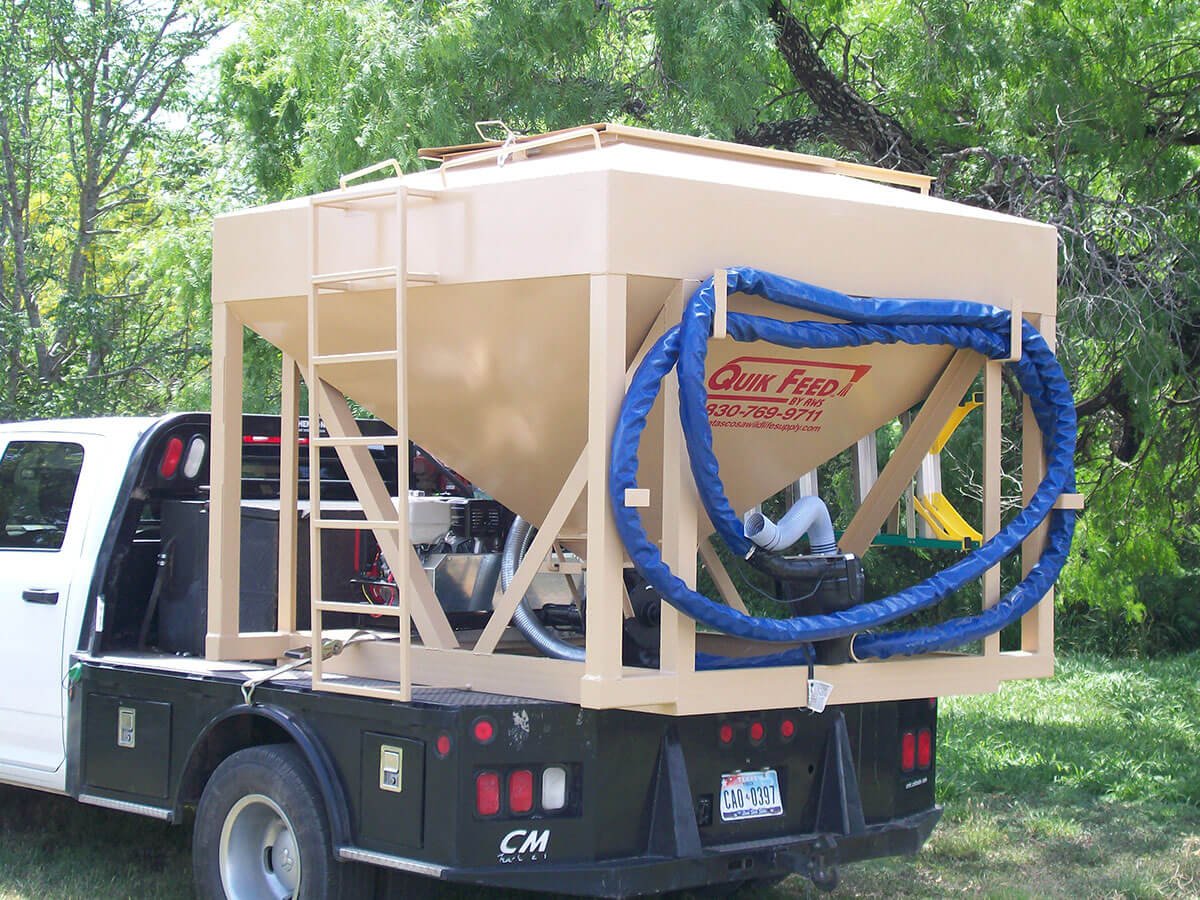 Quik Feed Trailer®