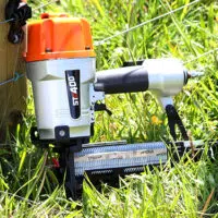ST400 Pneumatic Fence Post Staple Gun