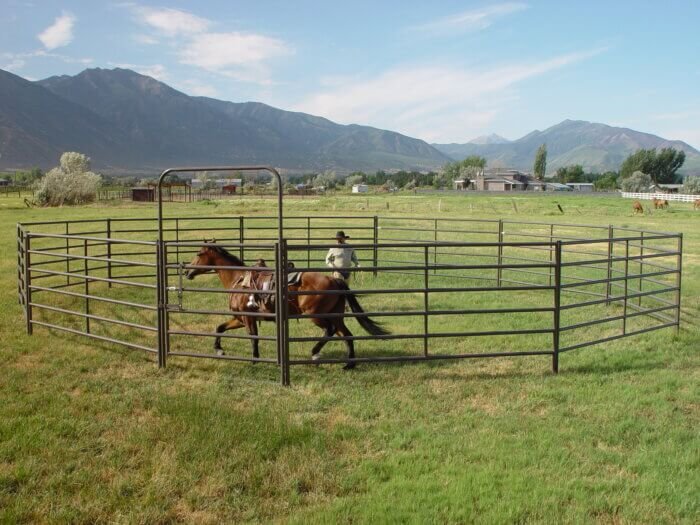 Powder Mountain Round Pen
