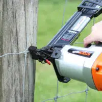 ST400 Pneumatic Fence Post Staple Gun