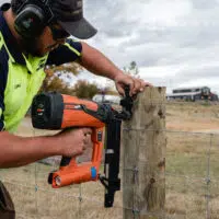 ST400i Cordless Fence Post Staple Gun