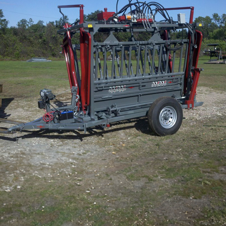 WW Ranch Master Hydraulic Squeeze Chute