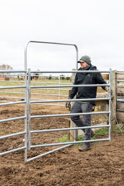 Horse Country Corral Panels - Chain Connection