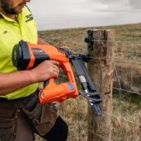 ST400i Cordless Fence Post Staple Gun